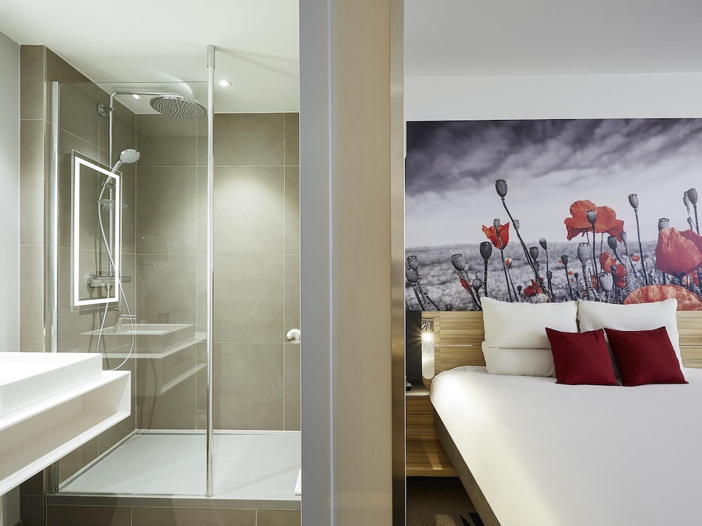 Habitación superior con cama doble: 1 cama doble del hotel Novotel Ieper Centrum Flanders Fields