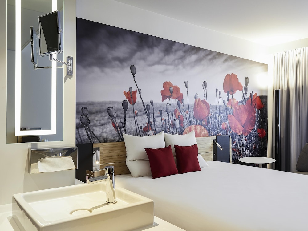 Habitación superior con cama doble: 1 cama doble del hotel Novotel Ieper Centrum Flanders Fields. Foto 2