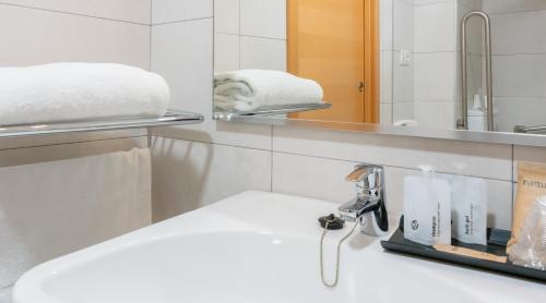 Habitación Individual adaptada para personas con movilidad reducida del hotel La City Mercado. Foto 5