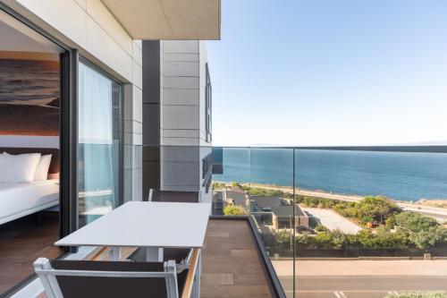 Habitación Doble con balcón y vistas al mar - 1 cama grande o 2 individuales del hotel Eurostars Cascais. Foto 1