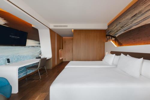 Habitación Doble con balcón y vistas al mar - 1 cama grande o 2 individuales del hotel Eurostars Cascais. Foto 2