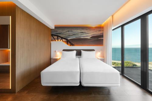 Habitación Doble con balcón y vistas al mar - 1 cama grande o 2 individuales del hotel Eurostars Cascais. Foto 4