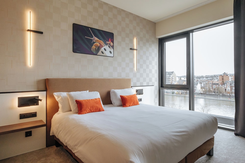 Habitación Classic con 1 cama king size y vistas al río del hotel Mercure Namur