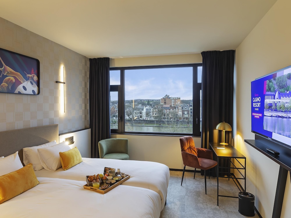 Habitación Classic con 2 camas individuales y vistas al río del hotel Mercure Namur