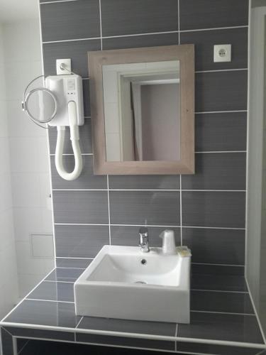 Habitación Triple Clásica del hotel Cosmos. Foto 4