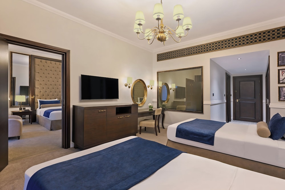 Superior Room - Private Beach, Infinity Pool, Lazy River & Kids Club Access del hotel Dukes The Palm, A Royal Hideaway. Foto 1