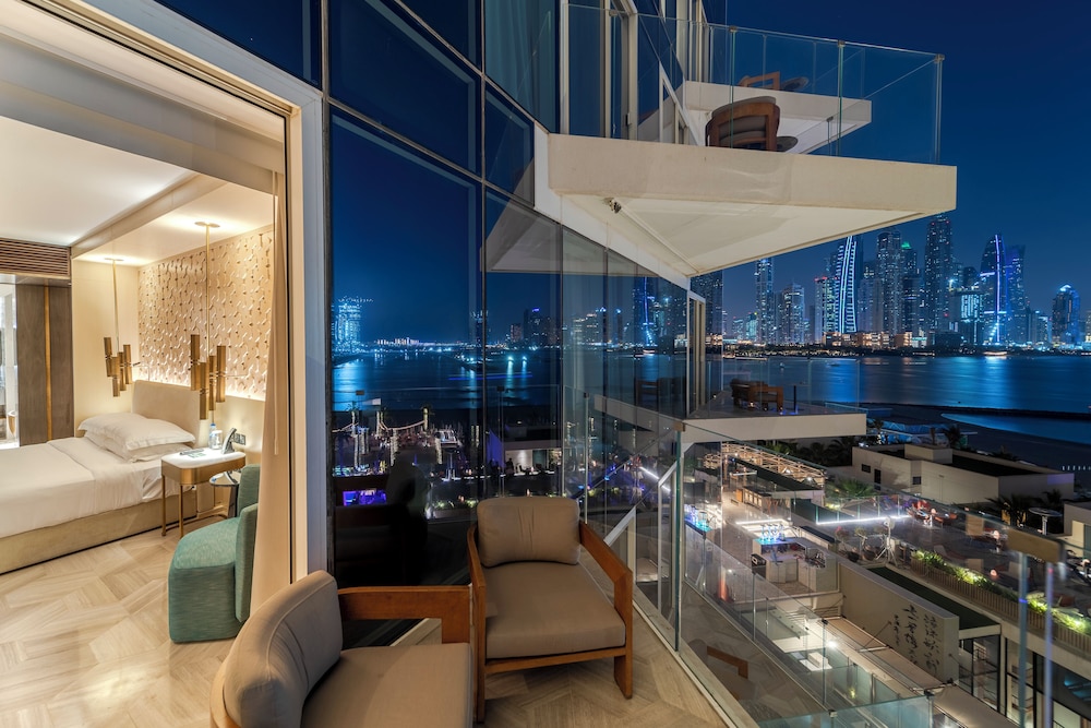 Habitación de lujo con vistas al mar del hotel FIVE Palm Jumeirah Dubai. Foto 9