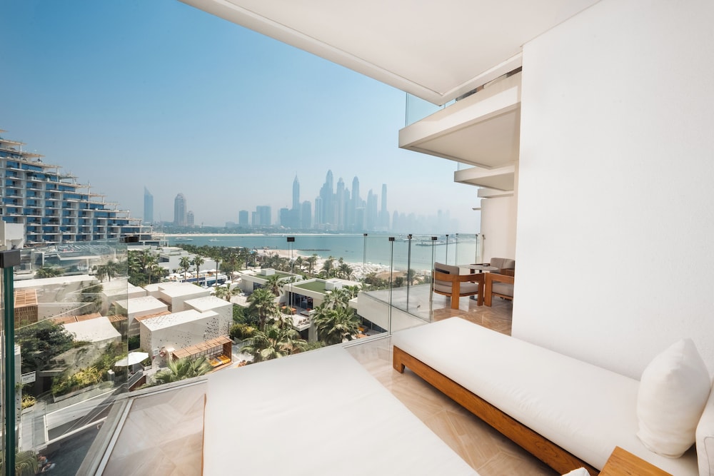 Suite XL con piscina y terraza, 3 dormitorios del hotel FIVE Palm Jumeirah Dubai. Foto 7