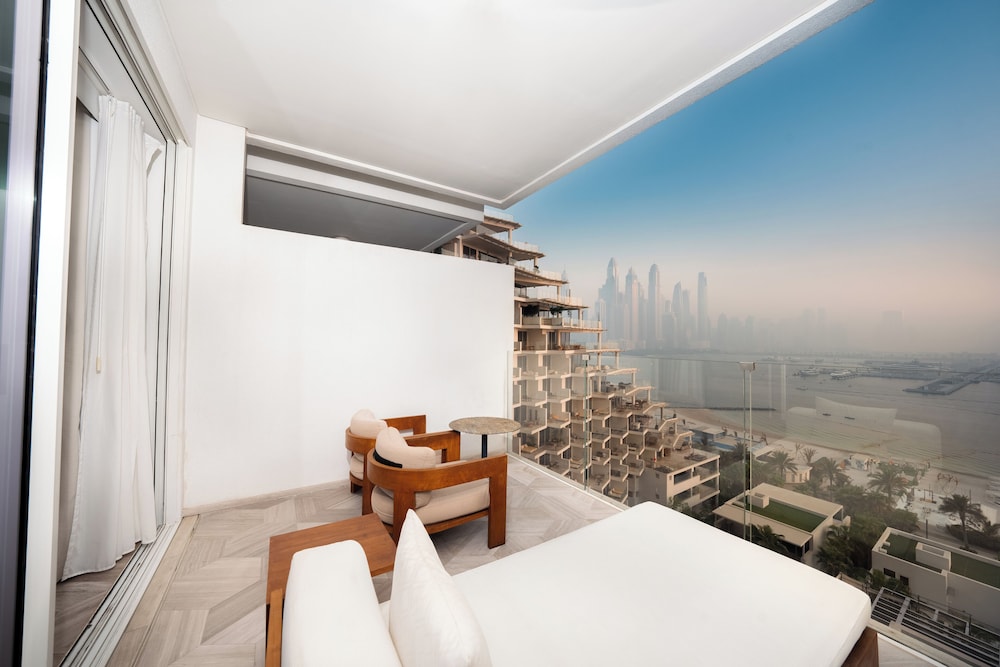 Habitación de lujo, 2 camas de matrimonio, vistas al mar del hotel FIVE Palm Jumeirah Dubai. Foto 6