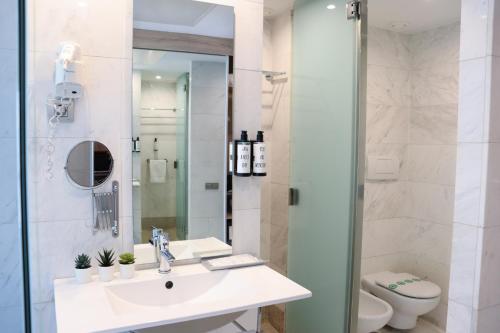 Habitación Doble - 1 o 2 camas del hotel Eurohotel Barcelona Gran Via Fira. Foto 9