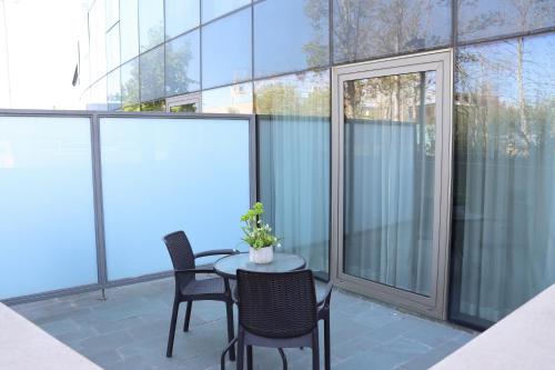 Habitación Superior con terraza - 2 camas del hotel Eurohotel Barcelona Gran Via Fira. Foto 2