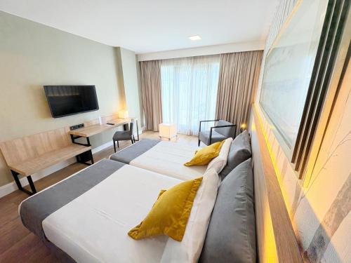 Habitación Superior con terraza - 2 camas del hotel Eurohotel Barcelona Gran Via Fira. Foto 8