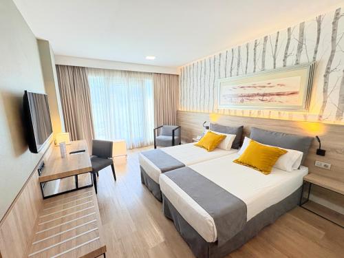 Habitación Superior con terraza - 2 camas del hotel Eurohotel Barcelona Gran Via Fira. Foto 9