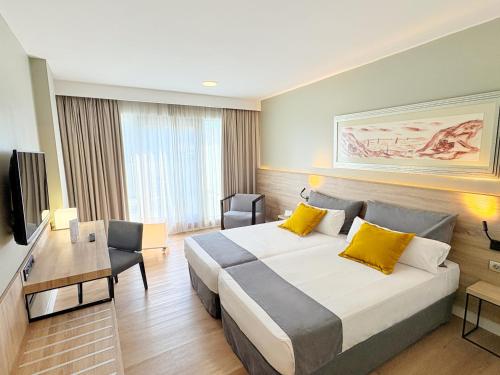 Habitación Superior con terraza - 2 camas del hotel Eurohotel Barcelona Gran Via Fira. Foto 10