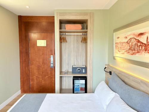 Habitación Doble con terraza del hotel Eurohotel Barcelona Gran Via Fira. Foto 8