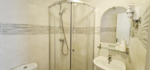 Habitación Doble del hotel Hotel De France. Foto 4