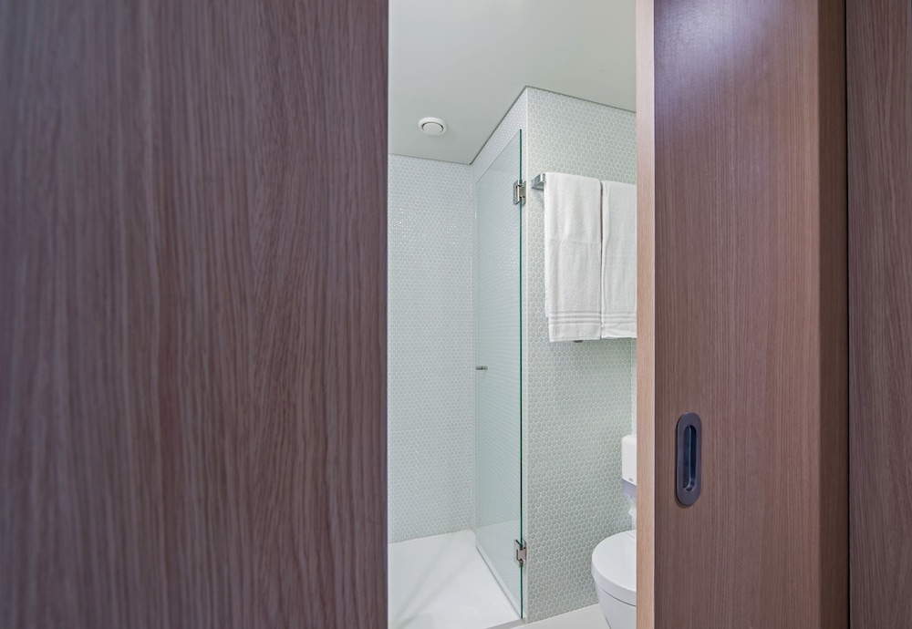 Habitación estándar con 2 camas individuales, 2 camas individuales del hotel Moov Porto Norte. Foto 8