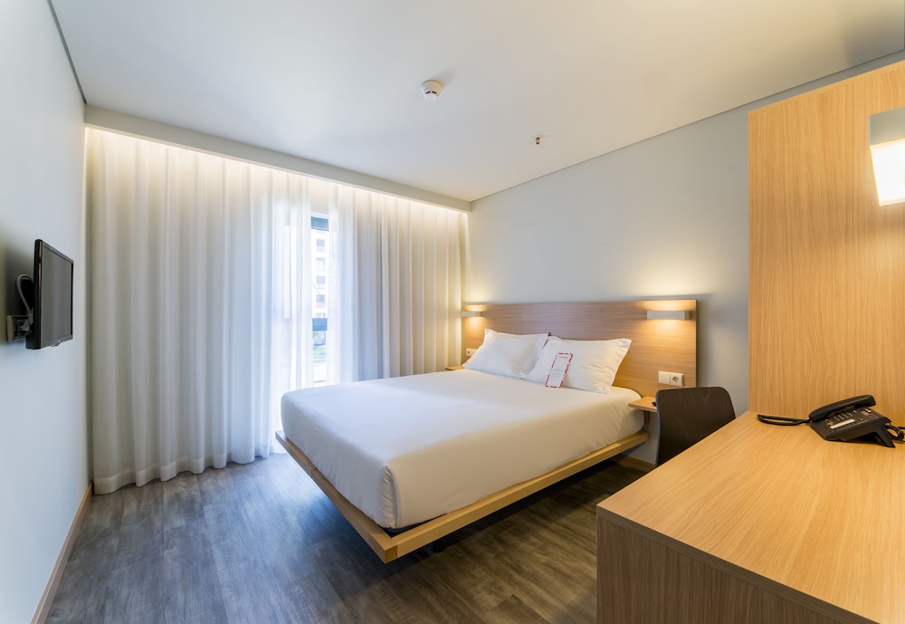 Habitación estándar doble, 1 cama de matrimonio del hotel Moov Porto Norte. Foto 1