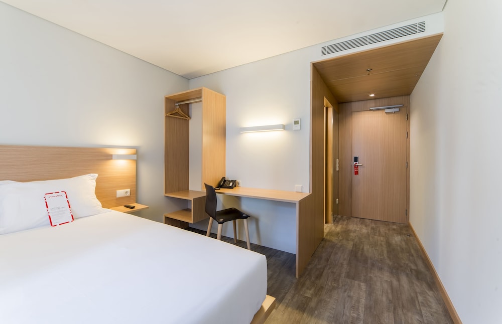 Habitación estándar doble, 1 cama de matrimonio del hotel Moov Porto Norte. Foto 2