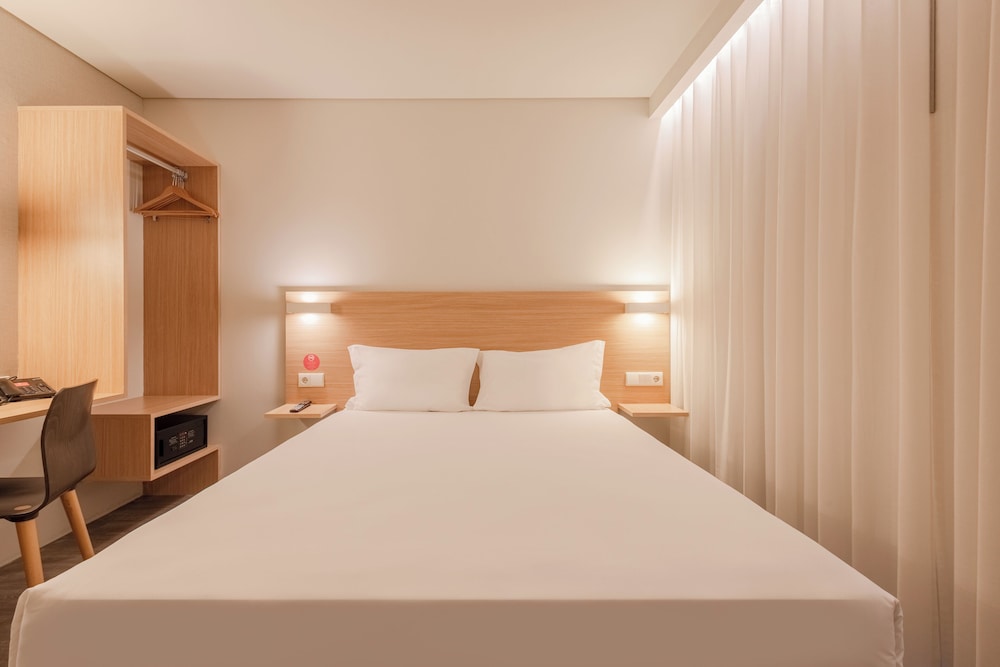 Habitación estándar doble, 1 cama de matrimonio del hotel Moov Porto Norte. Foto 6