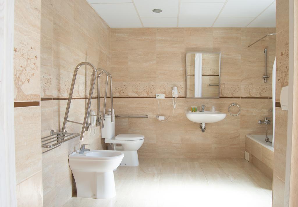 Habitación adaptada-movilidad reducida del hotel Complejo Lago Playa. Foto 1