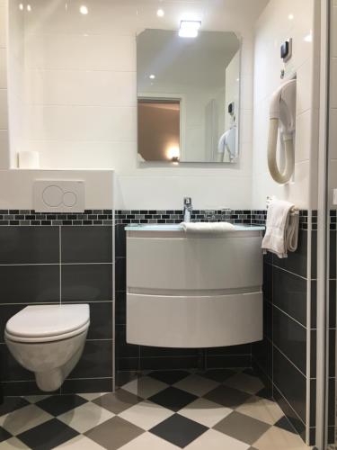 Habitación Triple Clásica del hotel Paris Gambetta. Foto 2