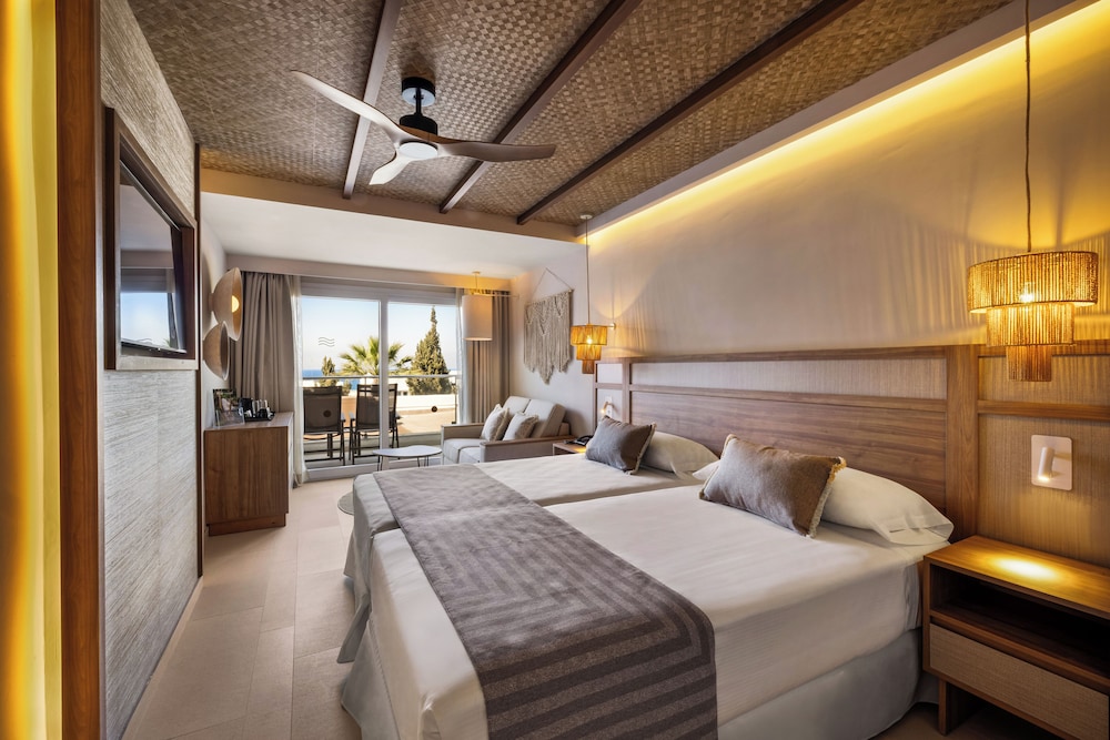 Habitación doble, balcón, vistas al mar del hotel Riu La Mola. Foto 5
