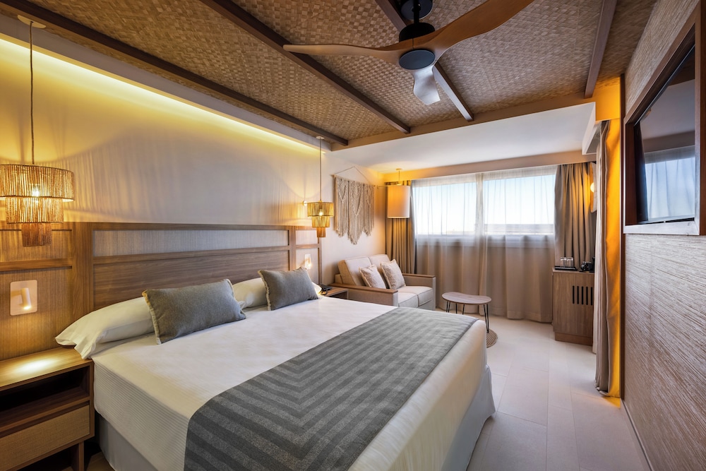 Habitación estándar doble, balcón del hotel Riu La Mola. Foto 3