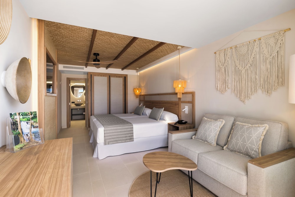 Habitación estándar doble, balcón (Sofa Bed) del hotel Riu La Mola. Foto 4