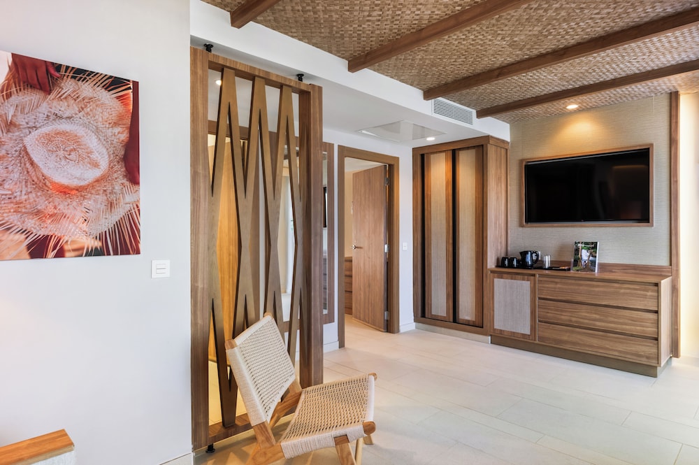 Bungalow estándar, balcón del hotel Riu La Mola. Foto 4