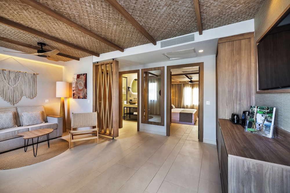 Bungalow estándar, balcón del hotel Riu La Mola. Foto 6