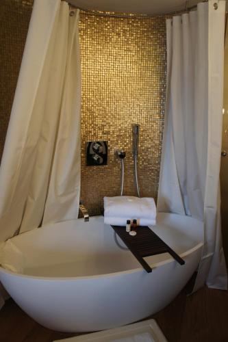 Habitación Doble Clásica con bañera del hotel Tonic Saint Germain