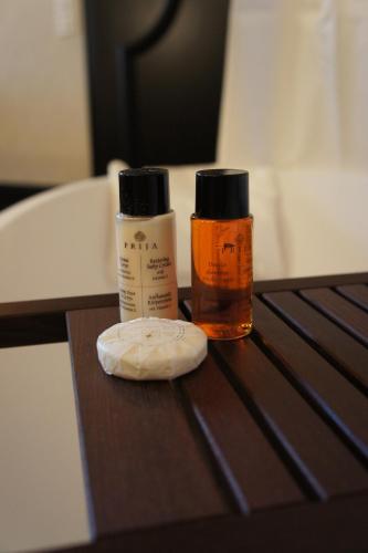 Habitación Doble Clásica con bañera del hotel Tonic Saint Germain. Foto 1