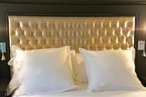 Habitación Doble Clásica con bañera del hotel Tonic Saint Germain. Foto 7