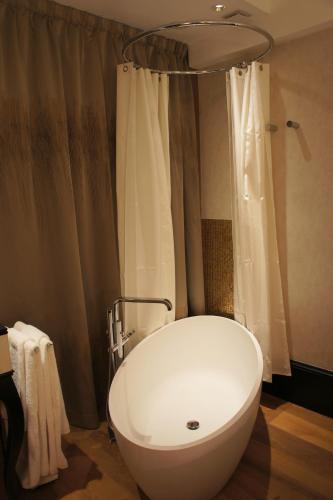 Habitación Doble Superior del hotel Tonic Saint Germain. Foto 8