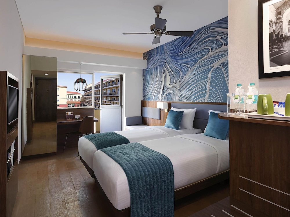 Habitación moderna con piscina y balcón - Camas gemelas, Value Plus del hotel Ibis Styles Goa Calangute