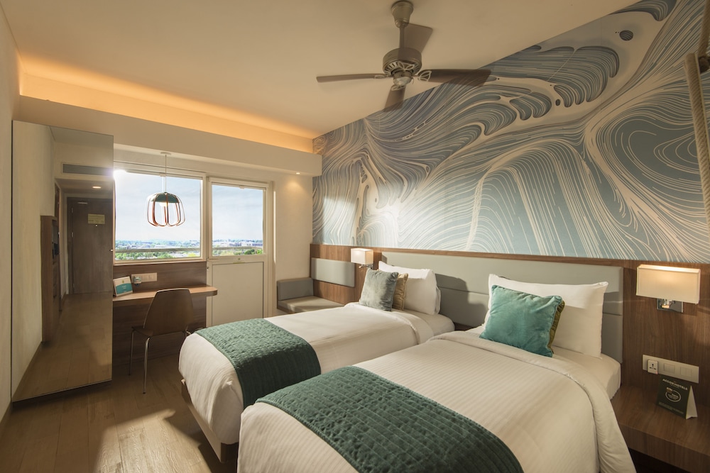 Habitación moderna con piscina y balcón - Camas gemelas, Value Plus del hotel Ibis Styles Goa Calangute. Foto 3