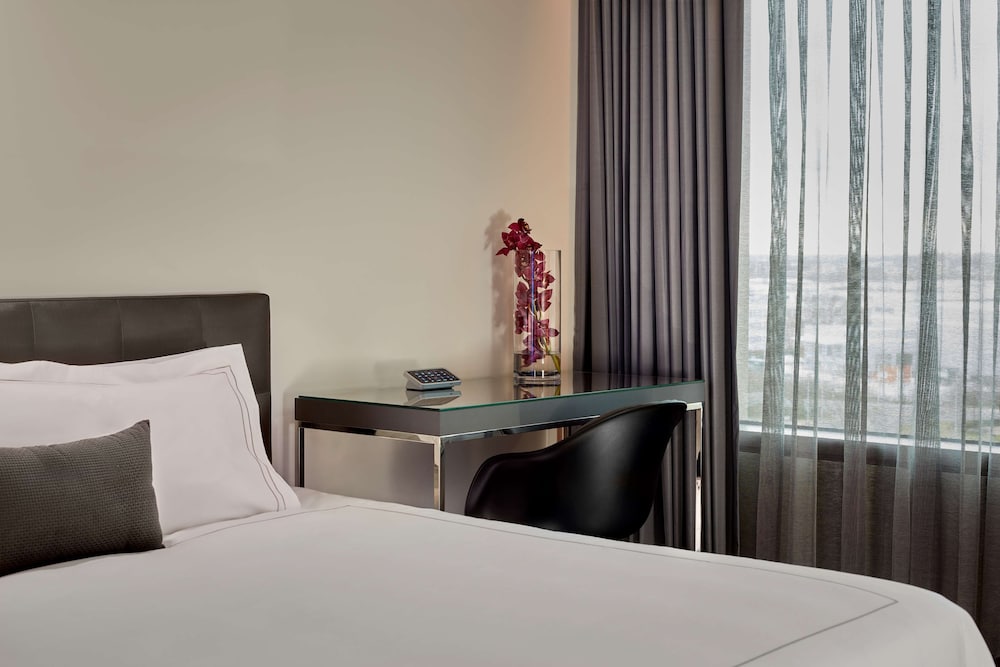 Habitación superior, 1 cama de matrimonio grande del hotel Park Plaza London Park Royal. Foto 2