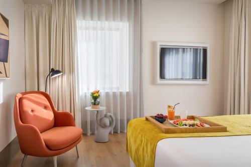 Suite Junior Familiar del hotel Barcelo Torre De Madrid. Foto 1