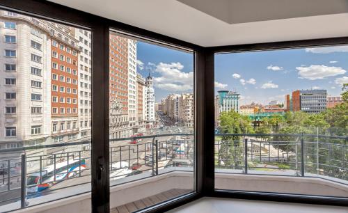 Habitación Premium con vistas a la ciudad del hotel Barcelo Torre De Madrid. Foto 3
