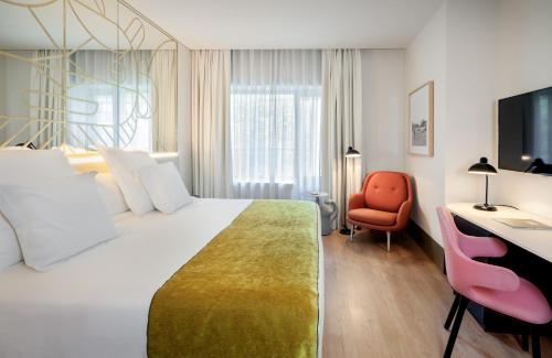 Habitación Deluxe del hotel Barcelo Torre De Madrid. Foto 3