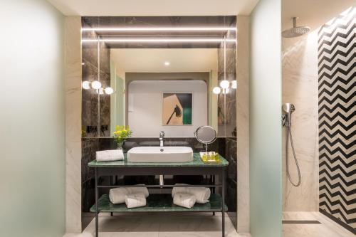 Habitación Premium del hotel Barcelo Torre De Madrid. Foto 3