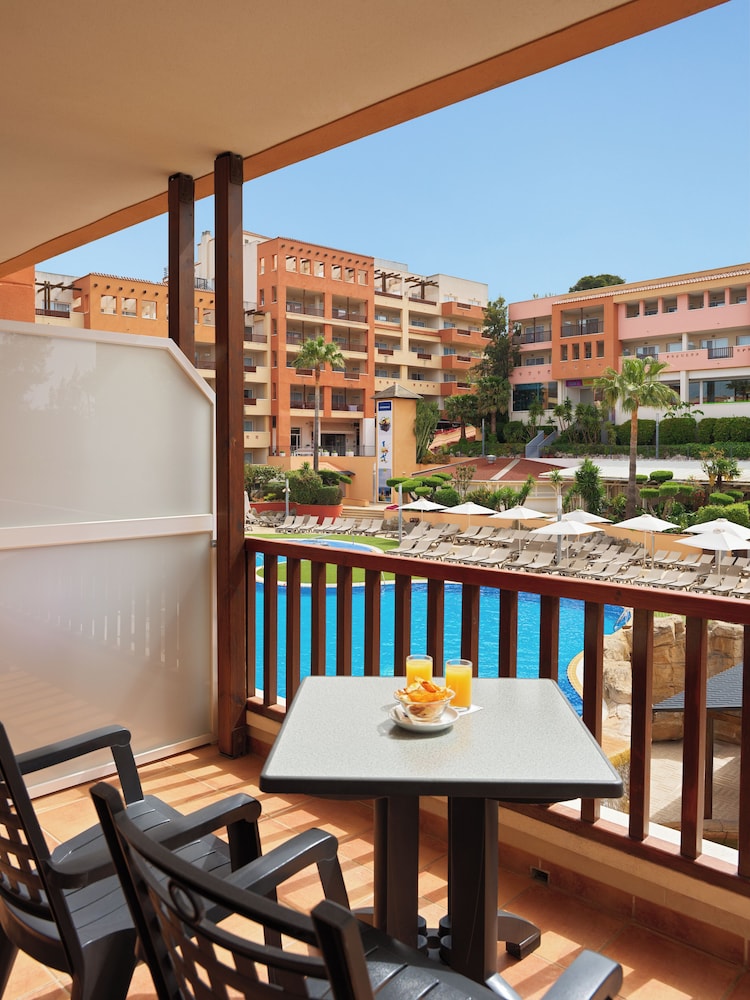 Habitación Doble con vistas a la piscina del hotel H10 Mediterranean Village. Foto 4