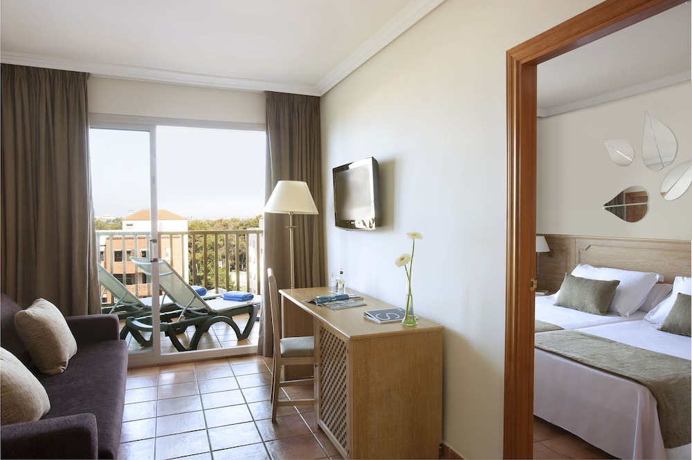 Habitación Familiar del hotel H10 Mediterranean Village. Foto 1