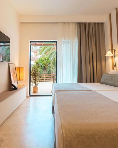 Habitación Triple del hotel Ohtels Les Oliveres