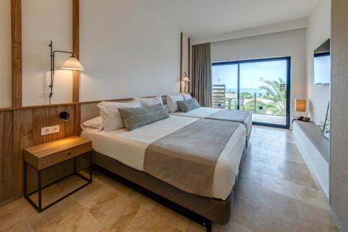 Habitación Doble con vistas al mar - 1 o 2 camas del hotel Ohtels Les Oliveres. Foto 5