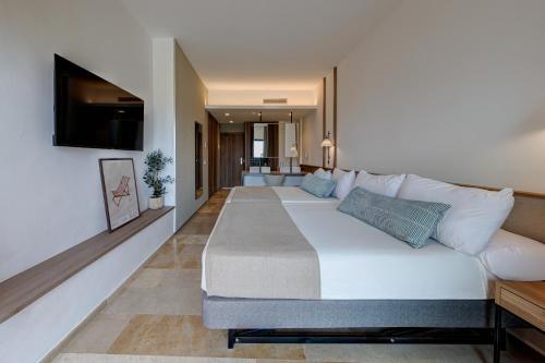 Habitación Doble con vistas al mar - 1 o 2 camas del hotel Ohtels Les Oliveres. Foto 8