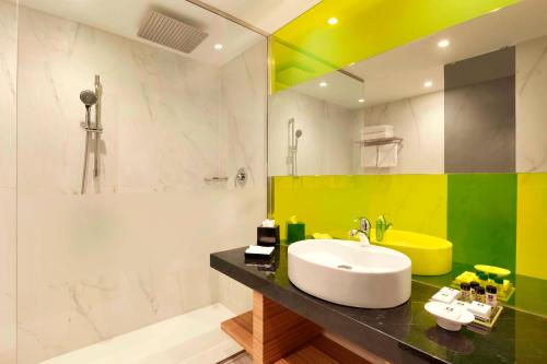 Habitación Doble Executive con vistas a la Acrópolis del hotel Zeus Wyndham Grand Athens. Foto 3