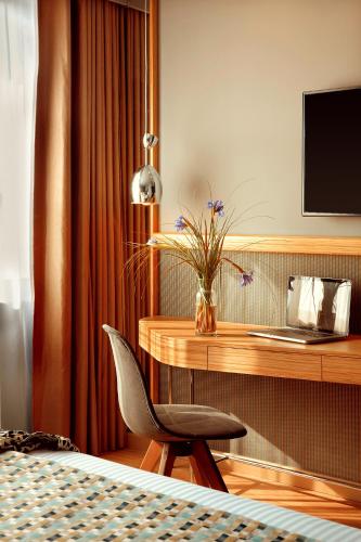 Habitación Doble Estándar con vistas al atrio - 2 camas del hotel Zeus Wyndham Grand Athens. Foto 1