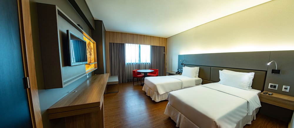 Apartamento estándar con dos camas individuales del hotel Mercure Uberlândia Plaza Shopping. Foto 1